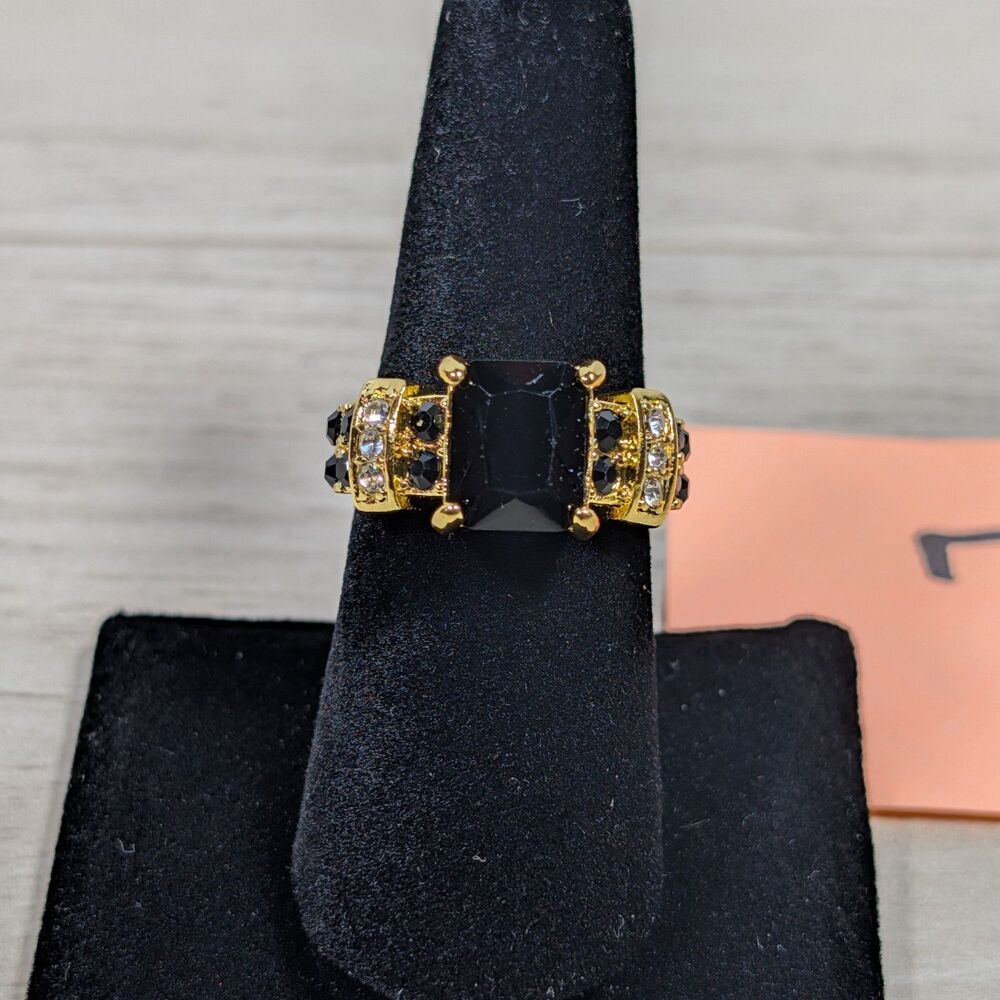Black Stone Gold Tone Statement Ring Size 7 Vintage Cocktail Ring